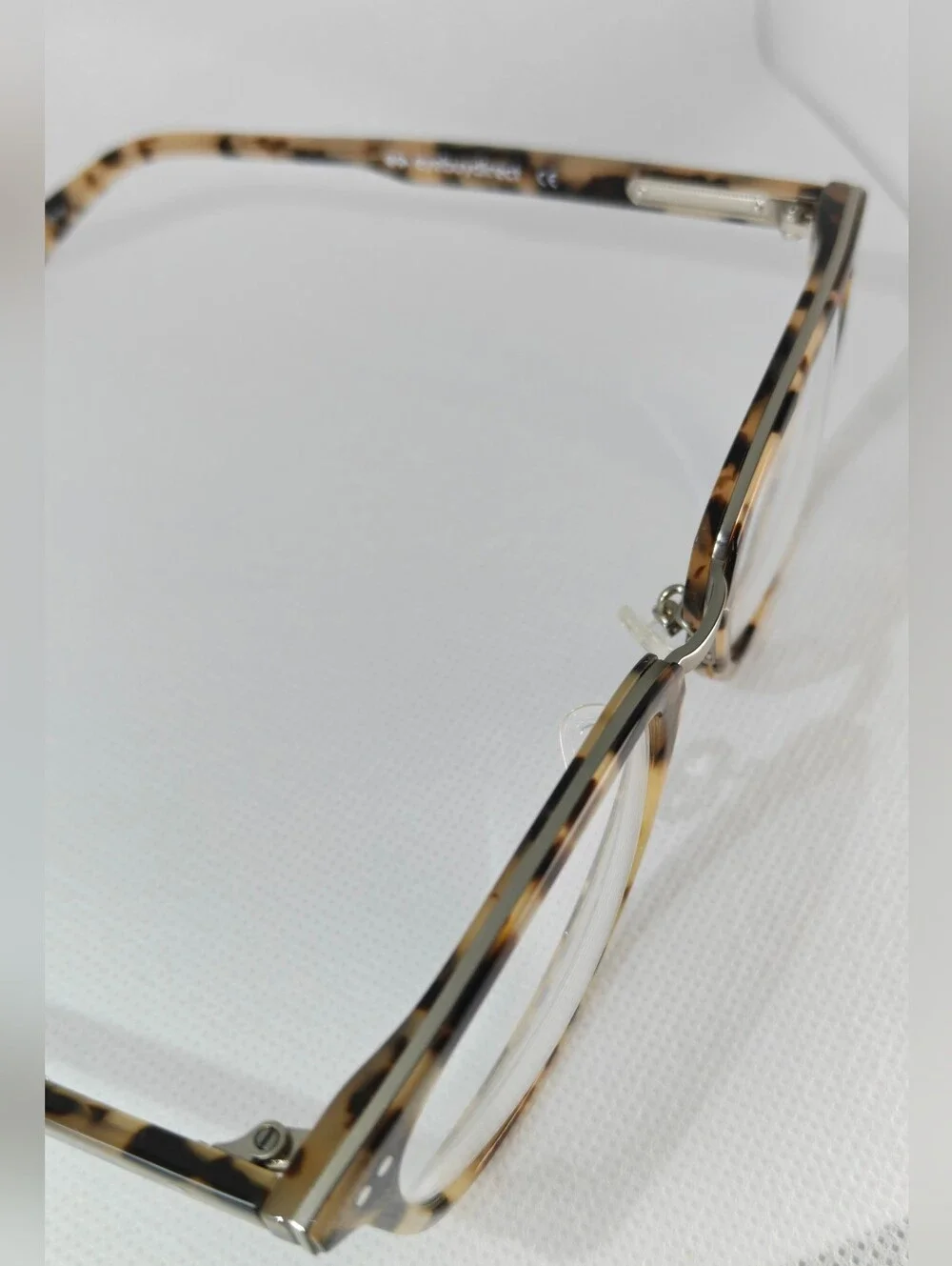 Tortoiseshell Women's Eyewear Classic Clubmaster Style.